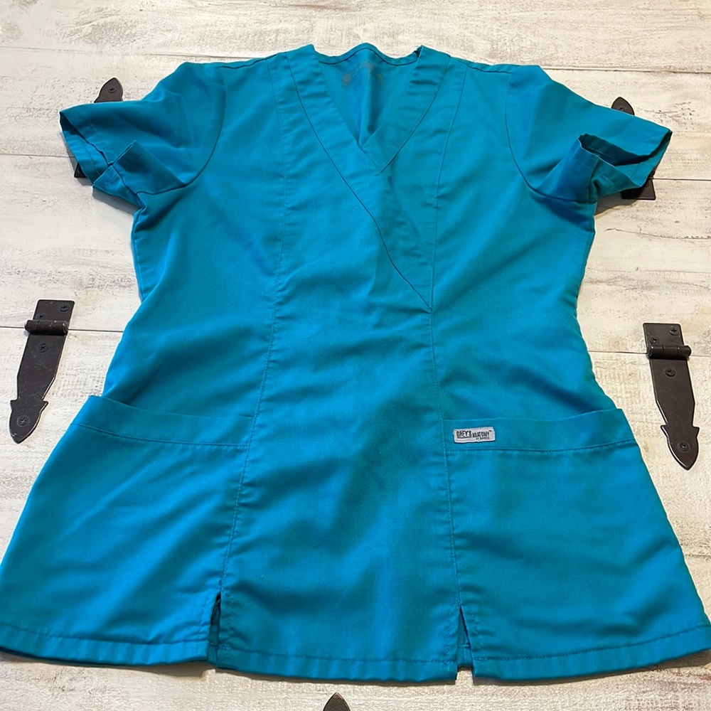 GREY’S ANATOMY teal colored scrub top, size XS. Two front pockets, elastic back.
